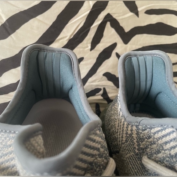 Yeezy 350 V2 Israfil - Picture 8 of 11